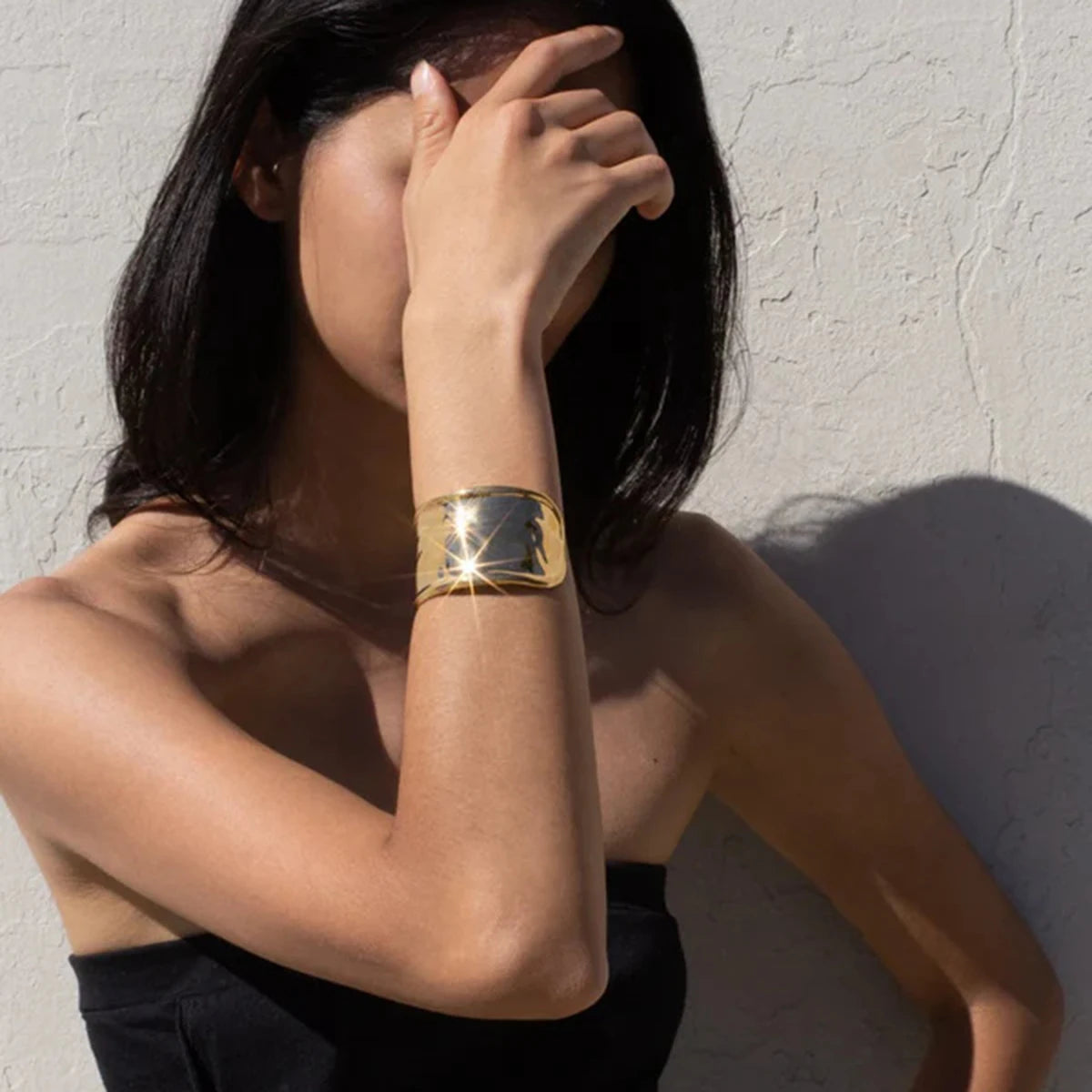 Dizza, The Metal Cuffs and Bracelets